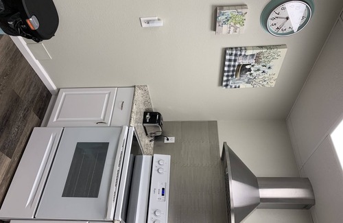 Hemphill Apartment | Small Efficiency Apartment in Quiet Lake Community