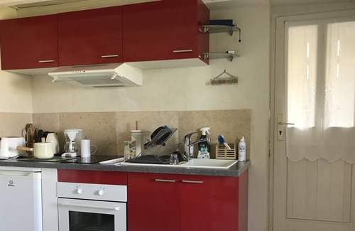 Montaigut-le-Blanc House | Small Escalette. Micro cottage with all mod cons in a typical house, garden and view