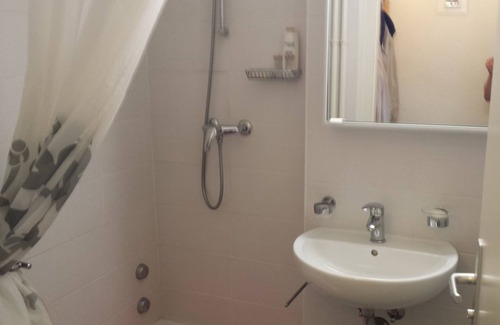 Plainpalais Apartment | Small friendly Studio, close to the center of Geneva, quiet