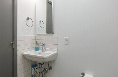 Boston Apartment | Small fully equipped Contemporary Studio near MGH