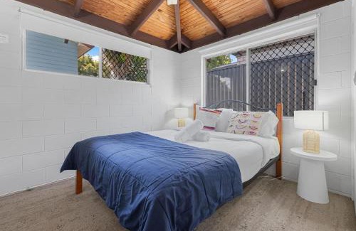 Crestmead House | Small Groups and Families Stylish 3Beds near mall