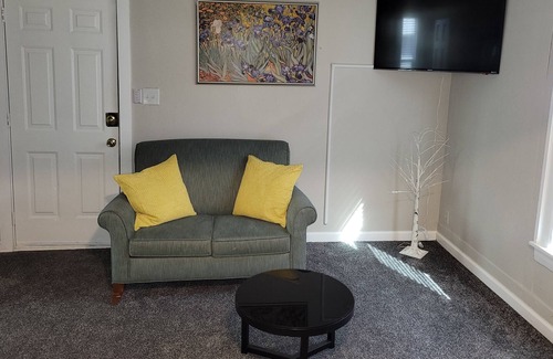 Lawrence House | Small house close to KU