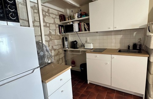 Savigny-en-Veron House | Small house with private garden