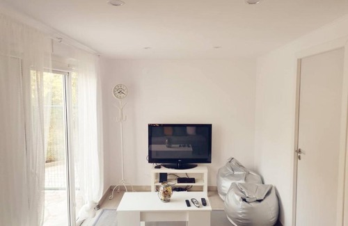 Vila Verde House | Small house with private park and yard
