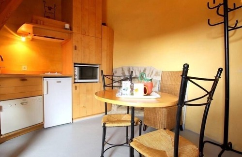 La Fagette Cottage | Small mill with garden, near windmills and turbines