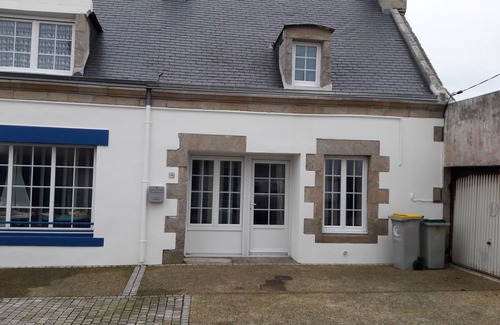 Treffiagat House | Small nest on the seafront between the port and beach