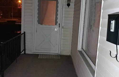 Mount Clemens Apartment | Small studio apt close to St Clair& Clinton River & downtown. Private entrance