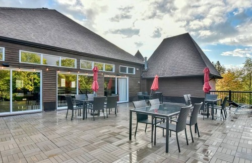 Sainte-Adele Apartment | Small studio in Ste-Adèle, with swimming pool and outdoor spas