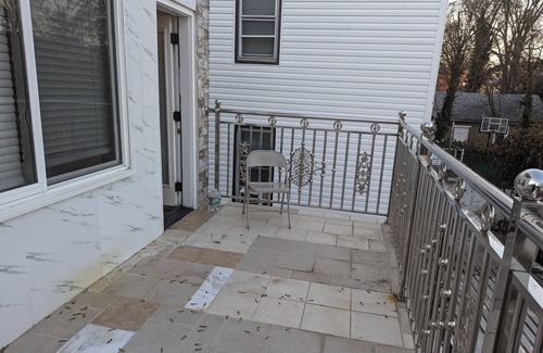 Queens Apartment | Small Studio with all amenities. 5 minutes to fastfood and 24 hours grocery