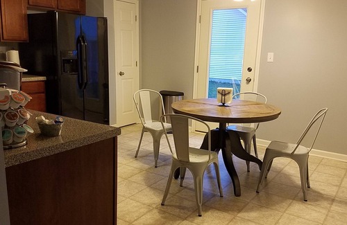 Pendleton House | Small town close to everything, Indy 30 min(Ruoff Music Center 10 min