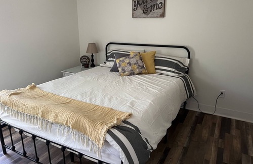Monroe Center House | Small town Cottage NO pet fee