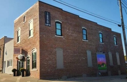 Williamsburg Apartment | Small-Town Loft: Mayberry- Modern Comfort in 1890 Historical Brick Building