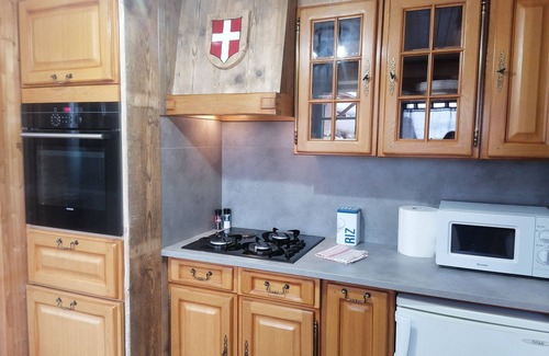 Essert-Romand House | Small typical house 5 min from Morzine 2 bedrooms 1 double bed and 2 single beds/4 pers.