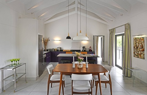 Franschhoek Villa | Small Wonder Villa with lovely mountain view and walking distance to restaurants