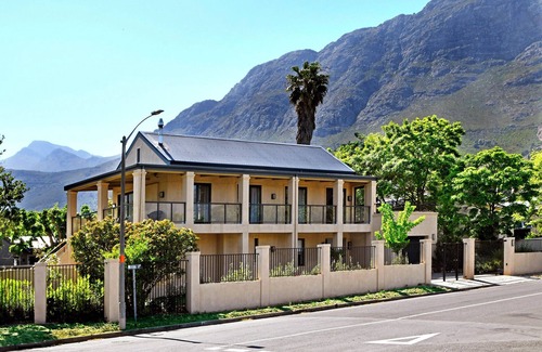Franschhoek Villa | Small Wonder Villa with lovely mountain view and walking distance to restaurants