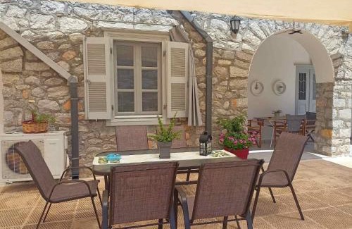 Hydra House | Smaragdas Paradise