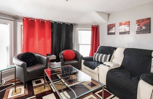 Evergreen Park Apartment | Smart House w/ Spa Room near Chicago