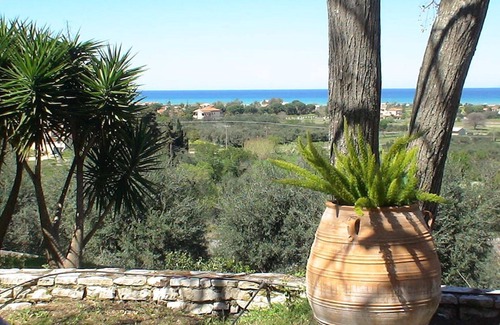 Almiros Beach Apartment | Smart studios and apartments close to the sea with large pool and amazing view