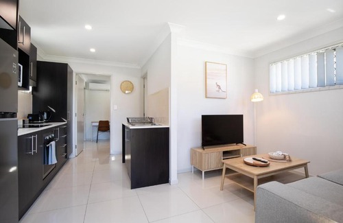 Rocklea Apartment | Smart Suites Self Check-in Apartments - W Freney