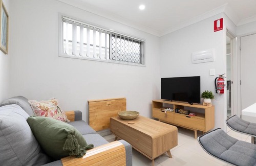 Rocklea Apartment | Smart Suites Self Check-in Apartments - W Freney