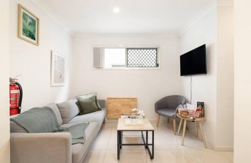 Rocklea Apartment | Smart Suites Self Check-in Apartments - S Freney