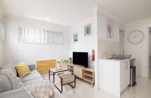Rocklea Apartment | Smart Suites Self Check-in Apartments - S Freney