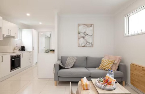 Rocklea Apartment | Smart Suites Self Check-in Apartments - S Freney