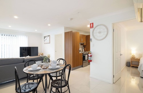 Rocklea Apartment | Smart Suites Self Check-in Apartments - 16 Darnley