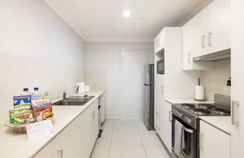 Rocklea Apartment | Smart Suites Self Check-in Apartments - 18 Darnley