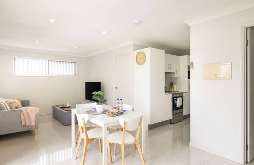 Rocklea Apartment | Smart Suites Self Check-in Apartments - 18 Darnley