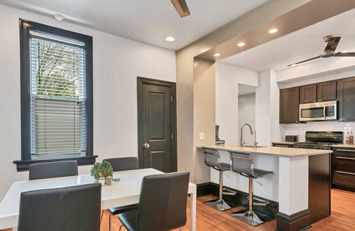 Tower Grove South House | Smarthome | Full Kitchen | Next to Tower Grove!