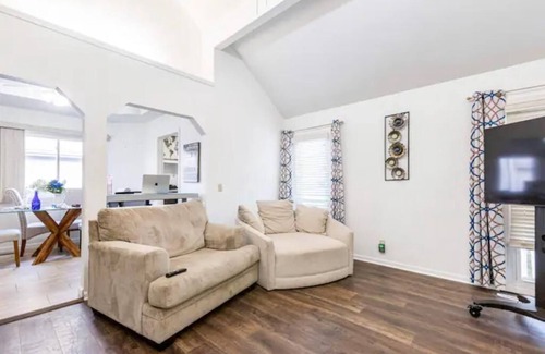 Chalco House | SmartHome- Omaha Homestay with EV Charging