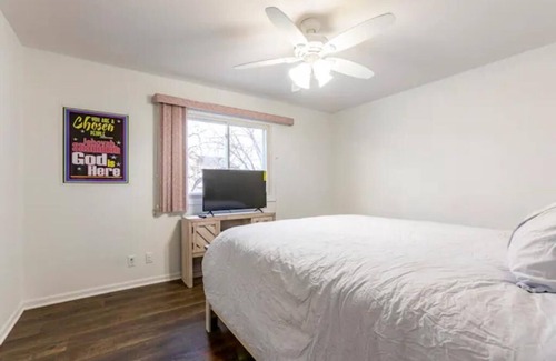 Chalco House | SmartHome- Omaha Homestay with EV Charging