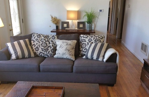Klamath Falls House | Smarthouse ❤️2 Kings + Queen | BBQ Gas Firepit Patio Chairs |Pet Friendly Huge