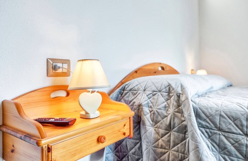 Donnas Bed & Breakfast | 'Smeraldo' Room with Mountain View and Wi-Fi