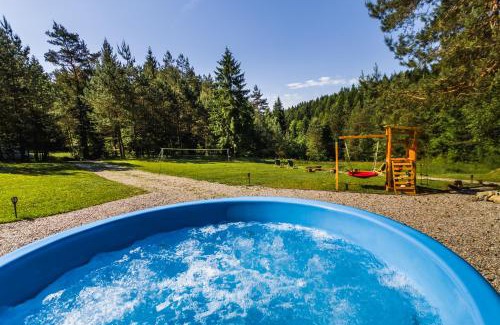 Uscie Gorlickie House | Smerekowiec domek w lesie z jacuzzi- Beskid Niski