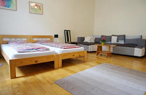 Nepszinhaz negyed Apartment | Smile-Inn Budapest