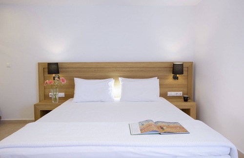 Nidri Hotel | Smile Inn Luxury Accommodation nIn the center of Nidri, next to the sea