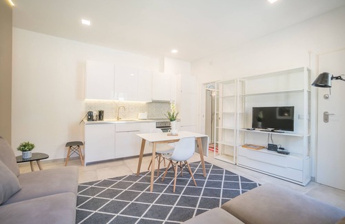 Socorro Apartment | Smile you are at Mouraria, excellent location!
