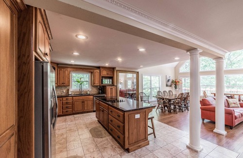 Crane Hill House | Smith Lake ,Off I65,Sleeps 25, Rocket Fiber Internet! Deep Water, Pets Ok.