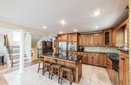 Crane Hill House | Smith Lake ,Off I65,Sleeps 25, Rocket Fiber Internet! Deep Water, Pets Ok.