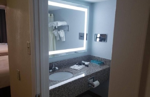 Henderson House | Smmoking 2 Queen Beds at Envi Boutique Hotel