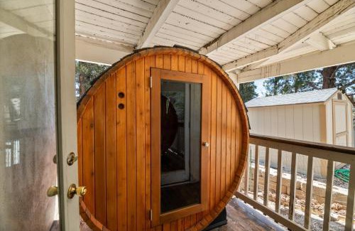 Whispering Forest House | Smo Haus- Located in the quiet area of Big Bear City, with mountain views.