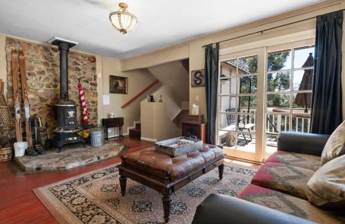 Whispering Forest House | Smo Haus- Located in the quiet area of Big Bear City, with mountain views.