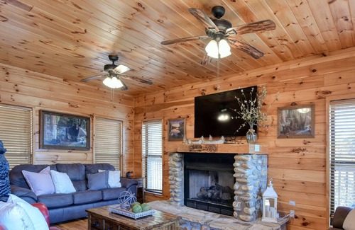 Chalet Village Cabin | ⛰Smokerise Lodge⛰Sleeps14 Gr8 view of the Smokies!