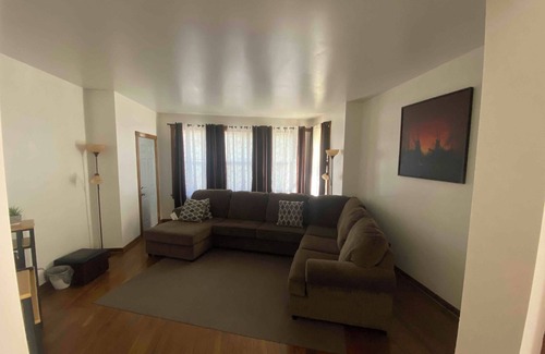 Brighton Park Apartment | Smokers Preferred-Spacious 3-bedroom apartment with WiFi, AC in awesome Chicago