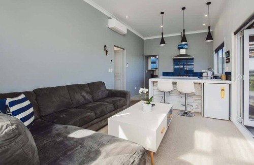 Warea House | Smokey's Surf Pad - 2BR contemporary beach bach