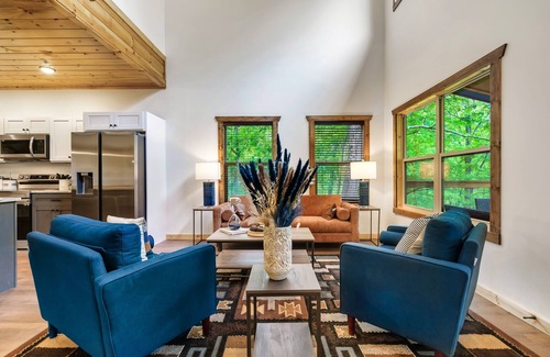 Sevierville Cabin | Smokies Private Pool Cabin, Sleeps 14,Theatre & Game Room, Minutes from Parkway!