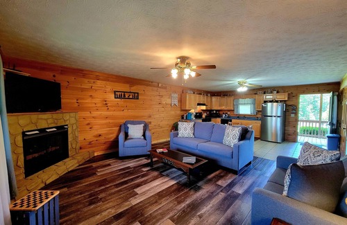 Cosby Cabin | Smokin Sunset couples romantic getaway.