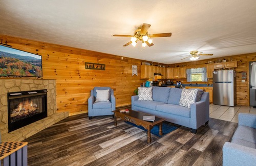 Cosby Cabin | Smokin Sunset couples romantic getaway.